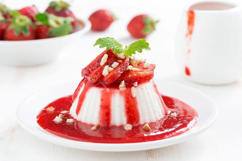 Strawberry Tofu Pudding (Blancmage)